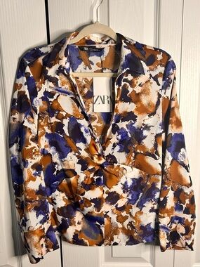 Zara Women’s Abstract Blue Brown Brushstroke Collared V Neck Blouse Size M NWT